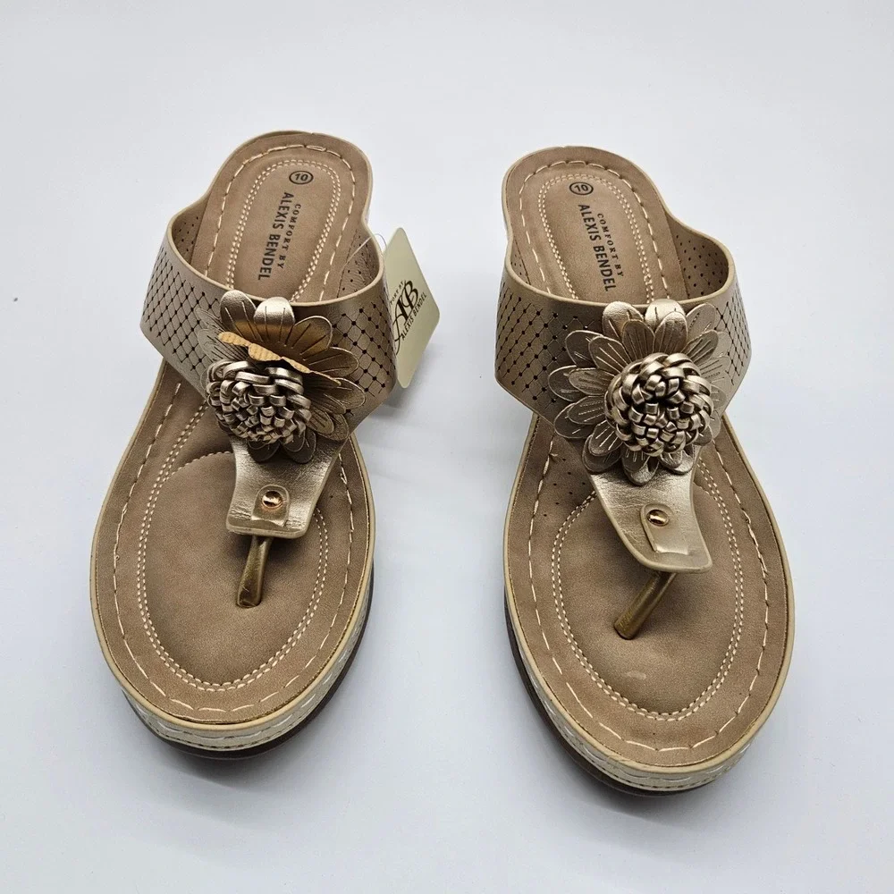 Alexis Bendel Women‎ Gold Wedge Sandals Thong Flower Embellishment Size 10